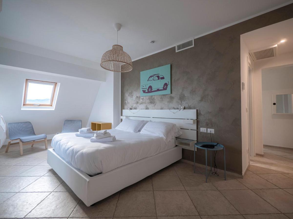 Hotel Jolly Roger Пьетра-Лигуре Экстерьер фото