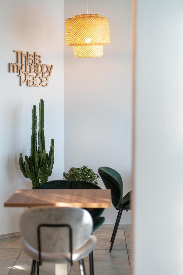 Hotel Jolly Roger Пьетра-Лигуре Экстерьер фото