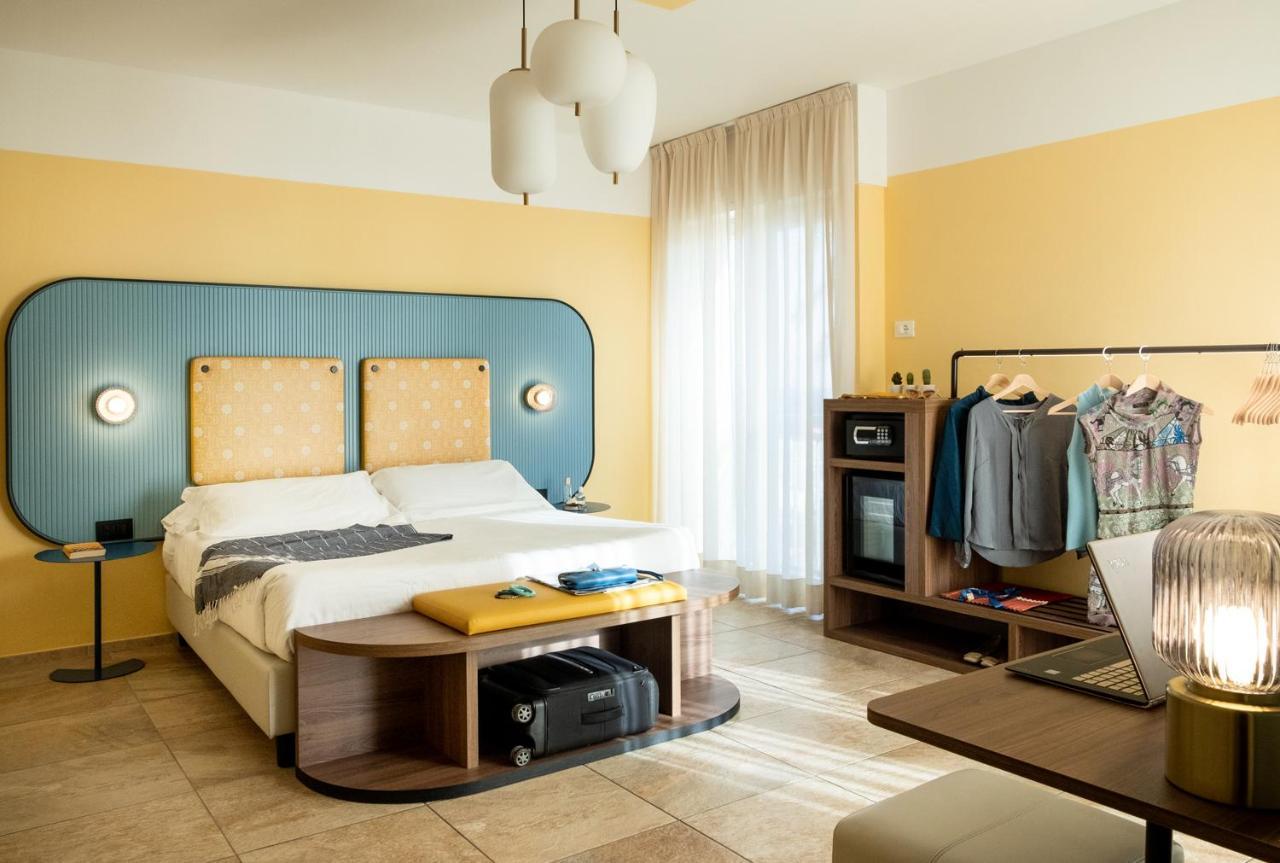 Hotel Jolly Roger Пьетра-Лигуре Экстерьер фото