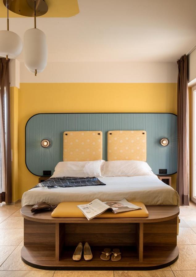 Hotel Jolly Roger Пьетра-Лигуре Экстерьер фото