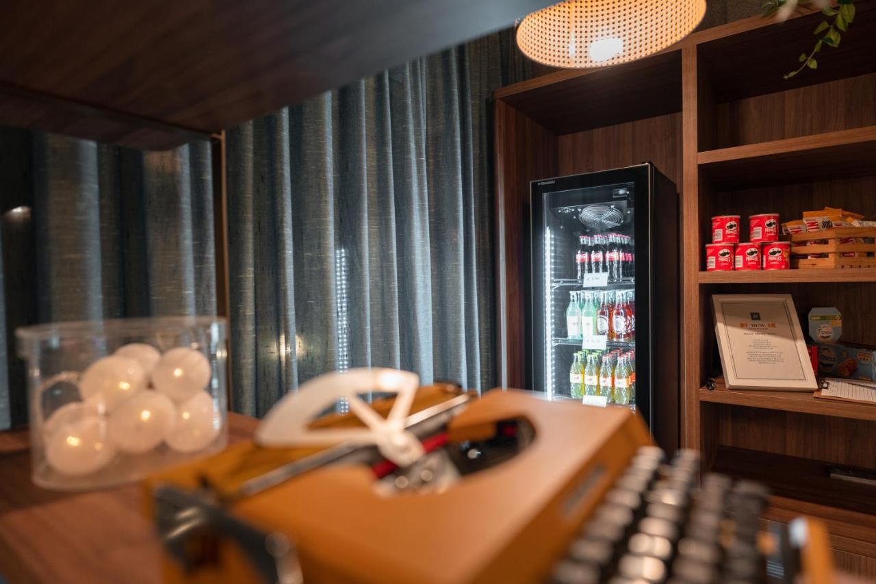 Hotel Jolly Roger Пьетра-Лигуре Экстерьер фото