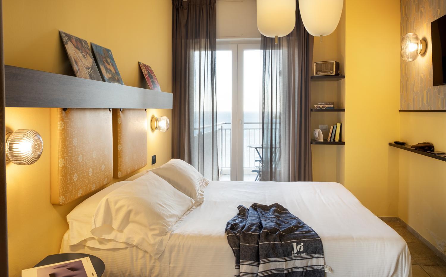 Hotel Jolly Roger Пьетра-Лигуре Экстерьер фото