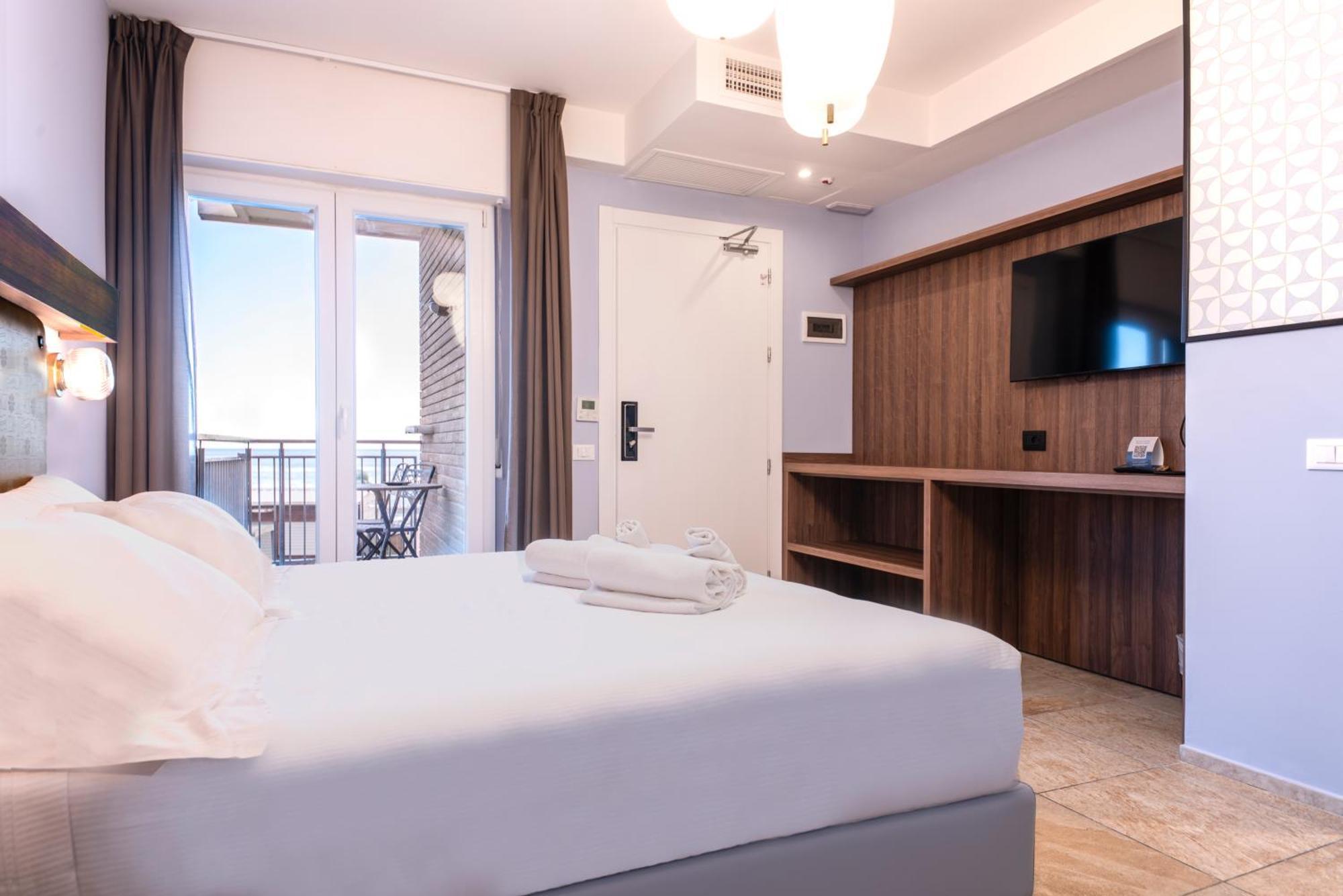 Hotel Jolly Roger Пьетра-Лигуре Экстерьер фото