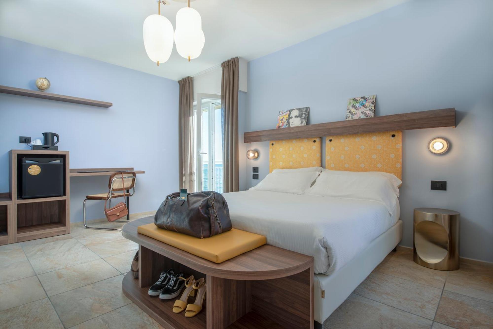Hotel Jolly Roger Пьетра-Лигуре Экстерьер фото