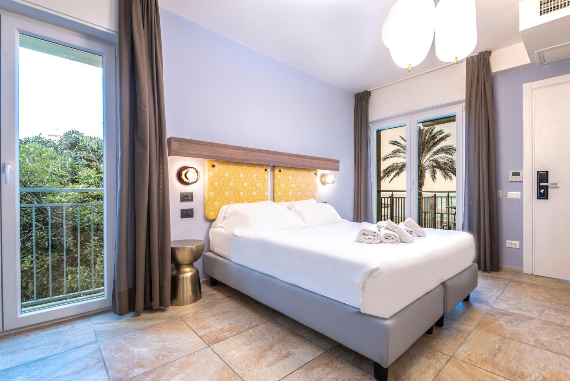 Hotel Jolly Roger Пьетра-Лигуре Экстерьер фото